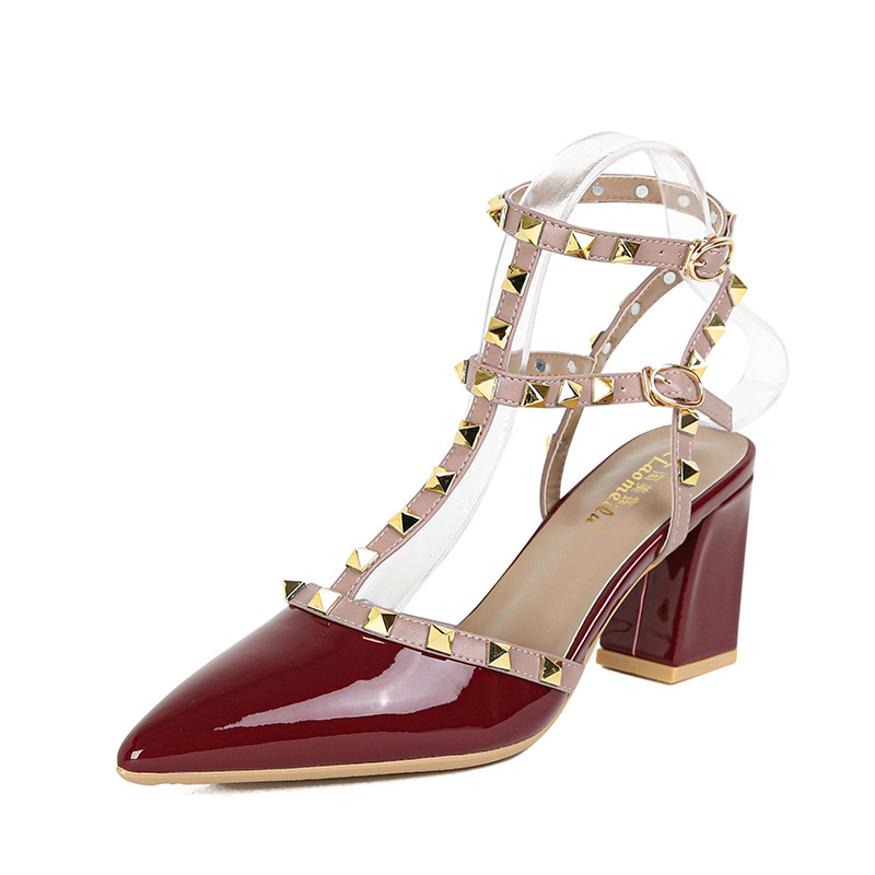 Taomeilu pantofi romani cu cataramă, vârf ascuțit, glezna joasă, toc mediu 3–6 cm, talpă din cauciuc, brană din piele naturală