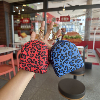 Монетник с леопардов принт PVC, унисекс, лек, подплата полиестер, пролет 2025