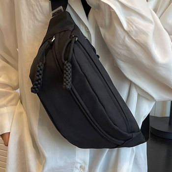 Vászon crossbody táska nylon béléssel, cipzáras zárás, ovális alak, egy vállpánt