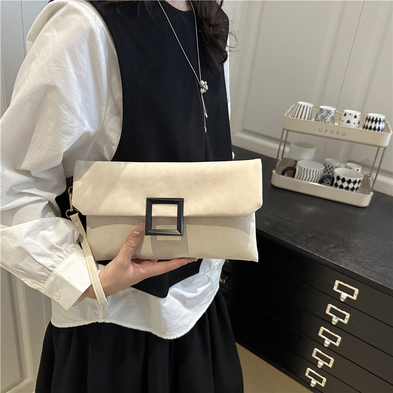 Envelope-stilusú clutch, PU anyag, városi egyszerűség, horizontális négyzetes forma, nylon bélés