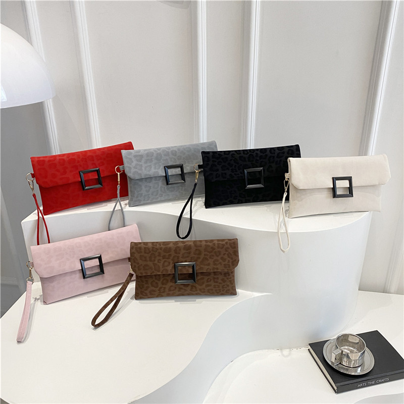 Envelope-stilusú clutch, PU anyag, városi egyszerűség, horizontális négyzetes forma, nylon bélés