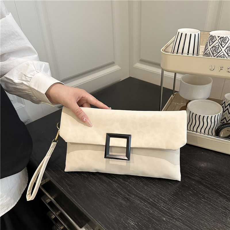 Envelope-stilusú clutch, PU anyag, városi egyszerűség, horizontális négyzetes forma, nylon bélés