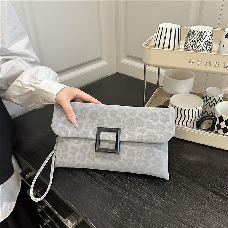 Envelope-stilusú clutch, PU anyag, városi egyszerűség, horizontális négyzetes forma, nylon bélés