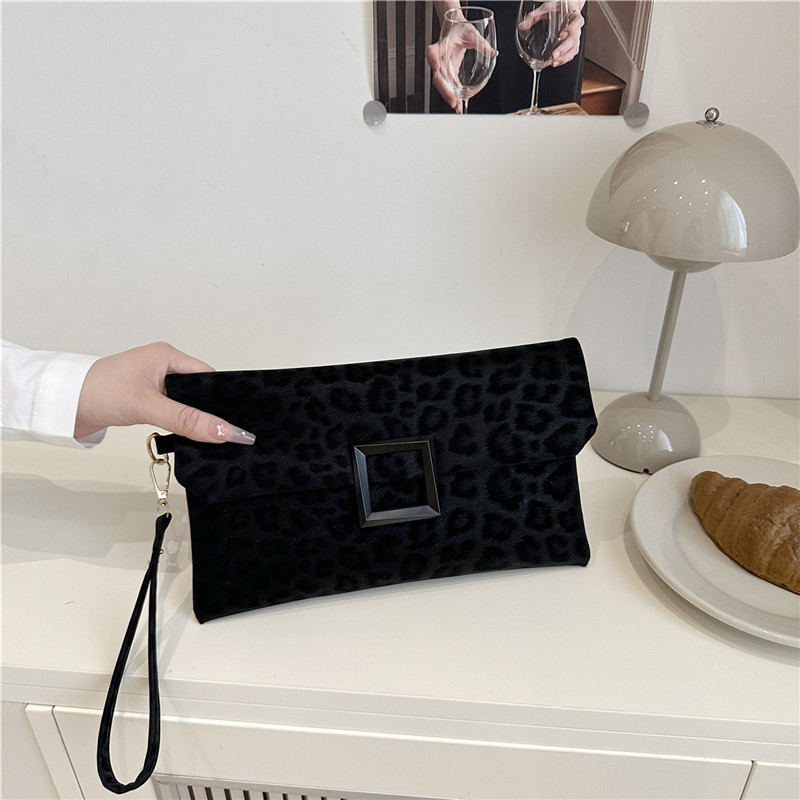 Envelope-stilusú clutch, PU anyag, városi egyszerűség, horizontális négyzetes forma, nylon bélés