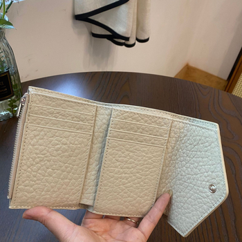 Дамски портфейл от естествена кожа, tri-fold модел, горен слой телешка кожа, едноцветен, подплатен телешка кожа, антибактериален и износоустойчив за ежедневна употреба