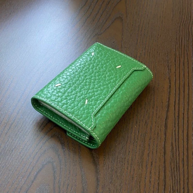 Дамски портфейл от естествена кожа, tri-fold модел, горен слой телешка кожа, едноцветен, подплатен телешка кожа, антибактериален и износоустойчив за ежедневна употреба