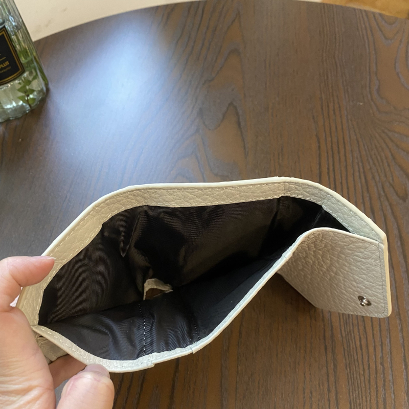 Дамски портфейл от естествена кожа, tri-fold модел, горен слой телешка кожа, едноцветен, подплатен телешка кожа, антибактериален и износоустойчив за ежедневна употреба