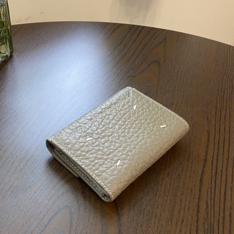 Дамски портфейл от естествена кожа, tri-fold модел, горен слой телешка кожа, едноцветен, подплатен телешка кожа, антибактериален и износоустойчив за ежедневна употреба