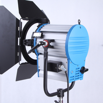 Proiector film 2000W pentru fotografie și video – 3200K, 220-230V, alimentare proprie, reglaj al intensității luminii
