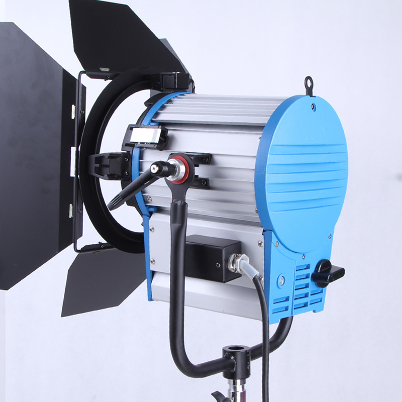 Proiector film 2000W pentru fotografie și video – 3200K, 220-230V, alimentare proprie, reglaj al intensității luminii