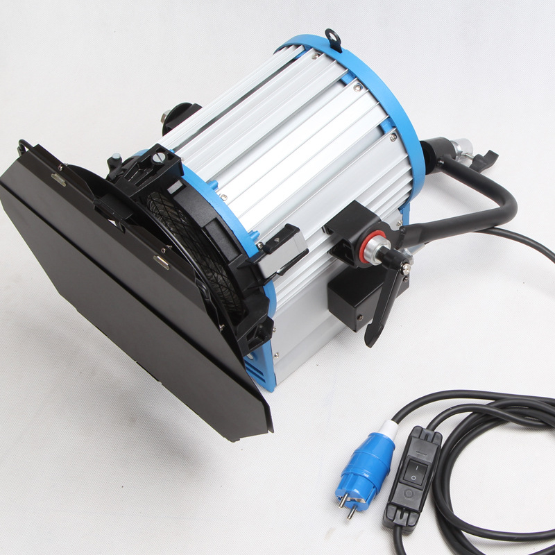 Proiector film 2000W pentru fotografie și video – 3200K, 220-230V, alimentare proprie, reglaj al intensității luminii