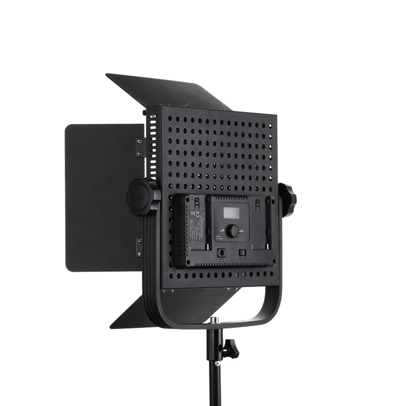 LED-660 Λάμπα LED για ψηφιακή φωτογραφία για κινηματογράφηση και συνεντεύξεις; 40W; Τάση AC 110-240V / DC 14-18V; θερμοκρασία χρωμάτων 3200-5600K; ρυθμιζόμενος φωτισμός; συμβατή με μπαταρίες NP-F