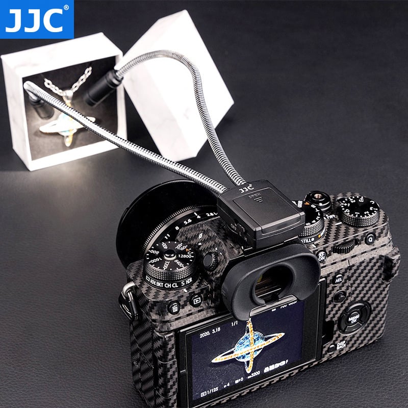 JJC lampă LED macro profesională pentru camere mirrorless, 5600K, dimabilă, reglaj intensitate, CR2025 baterie, montaj pe hot shoe