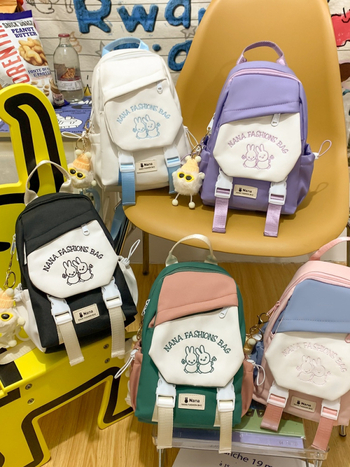 Dievčenská crossbody taška, nylon, zvislý štvorcový tvar, zapínanie na zips, vnútorná kapsa na telefón, trojdimenzionálny vonkajší dizajn