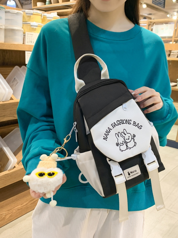 Dievčenská crossbody taška, nylon, zvislý štvorcový tvar, zapínanie na zips, vnútorná kapsa na telefón, trojdimenzionálny vonkajší dizajn