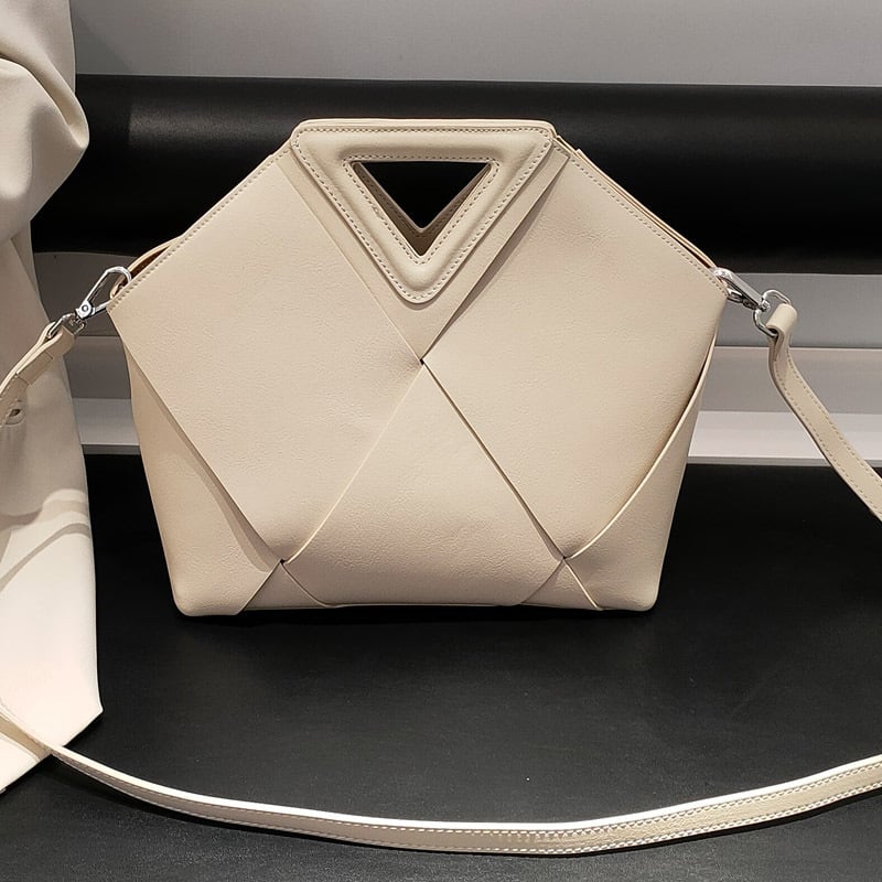 Geantă clutch din piele naturală, model împletit, formă scoică, buzunar pentru telefon