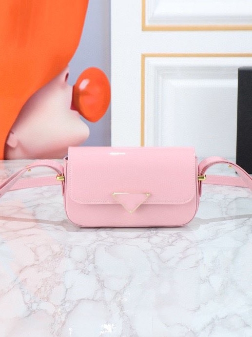 Geantă crossbody, stil urban simplu, piele naturală de vițel din primul strat, formă orizontală pătrată, închidere cu capac.