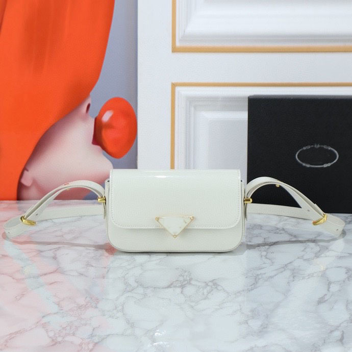 Geantă crossbody, stil urban simplu, piele naturală de vițel din primul strat, formă orizontală pătrată, închidere cu capac.