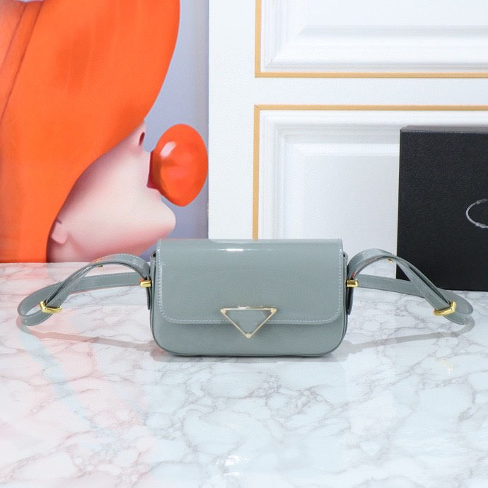 Geantă crossbody, stil urban simplu, piele naturală de vițel din primul strat, formă orizontală pătrată, închidere cu capac.