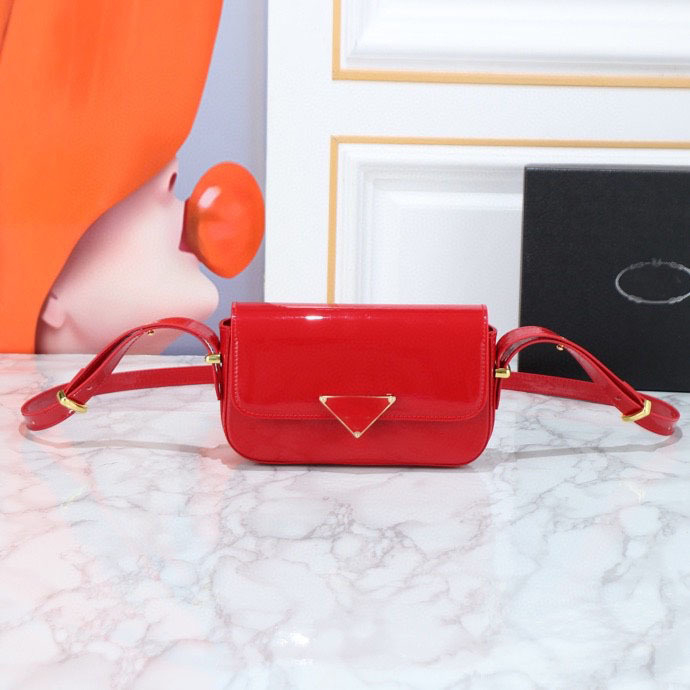 Geantă crossbody, stil urban simplu, piele naturală de vițel din primul strat, formă orizontală pătrată, închidere cu capac.