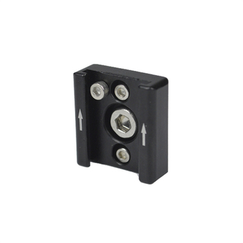 Univerzálna vonkajšia studená základňa pre fotoaparát – hliníková zliatina; kompatibilná s mikro jednookou SLR a dvojitým L rámom; obsahuje skrutky 1/4in a 3/8in so skrutkami; tlač loga dostupná