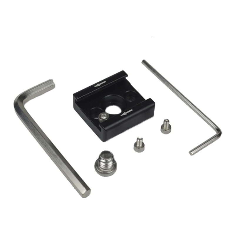 Univerzálna vonkajšia studená základňa pre fotoaparát – hliníková zliatina; kompatibilná s mikro jednookou SLR a dvojitým L rámom; obsahuje skrutky 1/4in a 3/8in so skrutkami; tlač loga dostupná