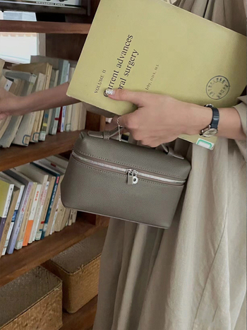 Torba za ručak od prave kože, prvi sloj teleće kože, horizontalni kvadratni oblik, zatvaranje zipom, podstava od ovčje kože