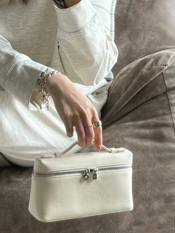 Torba za ručak od prave kože, prvi sloj teleće kože, horizontalni kvadratni oblik, zatvaranje zipom, podstava od ovčje kože