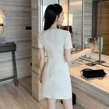 Uniformă hotelieră pentru femei – croială Slim, mâneci scurte, decolteu în V, poliester 94% / spandex 6%, șorturi, vară 2023