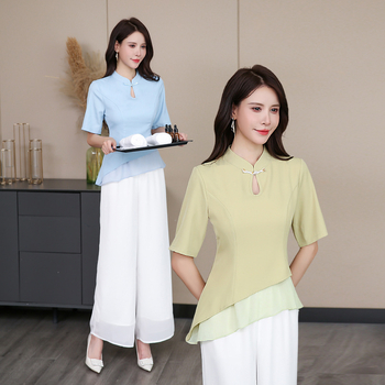 Uniformă feminină pentru masajul picioarelor: mâneci scurte, guler drept, material care elimină umezeala, croială salon de frumusețe, lungime 50–65 cm