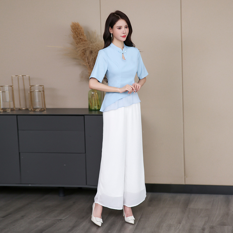 Uniformă feminină pentru masajul picioarelor: mâneci scurte, guler drept, material care elimină umezeala, croială salon de frumusețe, lungime 50–65 cm