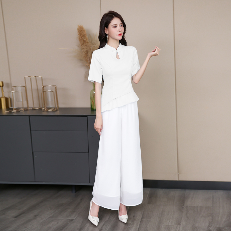 Uniformă feminină pentru masajul picioarelor: mâneci scurte, guler drept, material care elimină umezeala, croială salon de frumusețe, lungime 50–65 cm