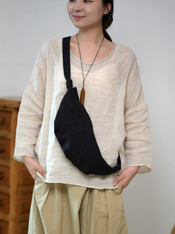 Crossbody táska, dumpling alakú, pamut és len anyag, cipzáras zárás, belső cipzáras zseb