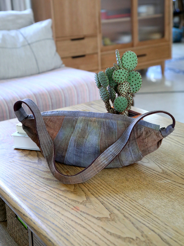 Crossbody táska, dumpling alakú, pamut és len anyag, cipzáras zárás, belső cipzáras zseb