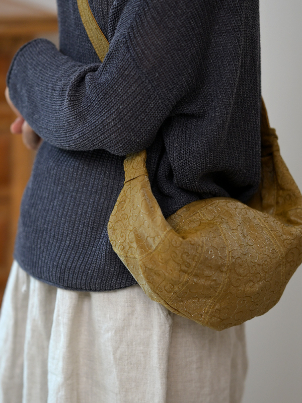 Crossbody táska, dumpling alakú, pamut és len anyag, cipzáras zárás, belső cipzáras zseb