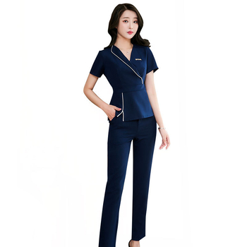 Set uniformă pentru cosmeticiană — femei: top cu mânecă scurtă, decolteu în V și pantaloni, material care evacuează umezeala din poliester elastan (<30% elastan), toate sezoanele