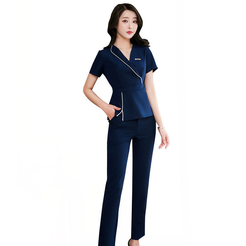 Set uniformă pentru cosmeticiană — femei: top cu mânecă scurtă, decolteu în V și pantaloni, material care evacuează umezeala din poliester elastan (<30% elastan), toate sezoanele