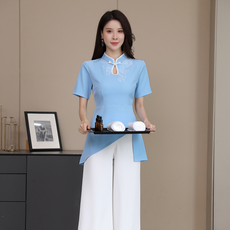 Ženska uniforma za pedikuru i salon – materijal poliester/acetat, dvodjelni kostim, kratki rukav, stojeći ovratnik, sve sezone