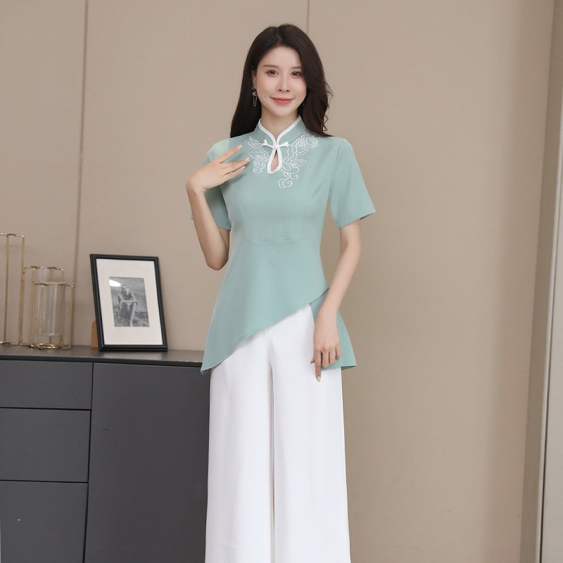 Ženska uniforma za pedikuru i salon – materijal poliester/acetat, dvodjelni kostim, kratki rukav, stojeći ovratnik, sve sezone