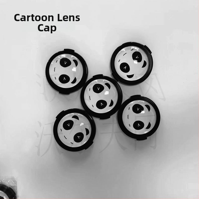 Objektyvo gaubtas su Panda dizainu – Cartoon Panda Lens Cover, suderinamas su Canon EOS R5/R6/R7/R10 ir 200D, bajoneto dydžiai 43/46/49/52/55/62/67/72/77