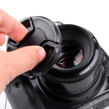 Univerzalni poklopac za objektiv s trakom protiv gubitka i dizajnom s centralnim stiskanjem, proizvedeno u Kini