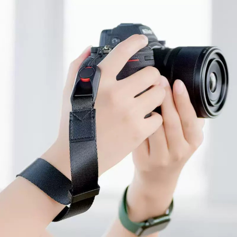 Magnetski kaiš za zapešće kamere | pravi kožni materijal | model 202508 | kompatibilan sa svim markama fotoaparata | magnetna brza kopča