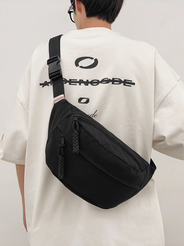 Nailona Crossbody soma – neilona iekšējā odere, rāvējslēdzēja atvērums, telefona kabata, trīsdimensiju ārējais dizains