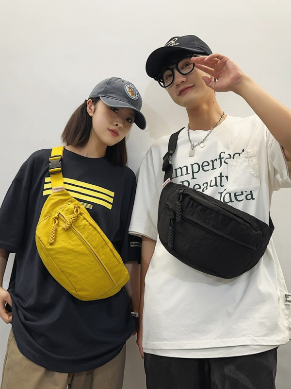 Nailona Crossbody soma – neilona iekšējā odere, rāvējslēdzēja atvērums, telefona kabata, trīsdimensiju ārējais dizains