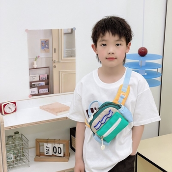 Dječja crossbody torba - Geometrijski uzorak, najlon materijal, poliester podstava, moderan i cool stil, uzrast: Osnovna škola (Materijal: Najlon; Podstava: Poliester; Uzorak: Geometrijski; Stil: Moderan i cool; Uzrast: Osnovna škola)