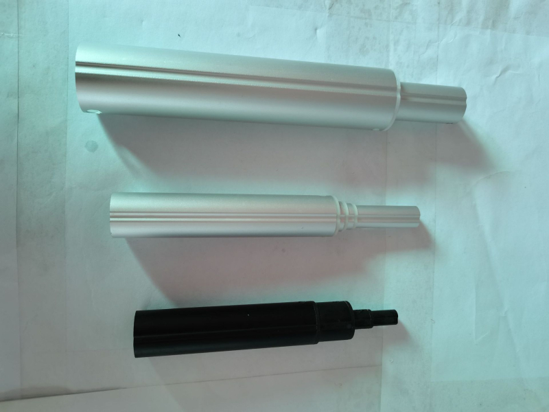 Višenamjenska teleskopska ručica za selfie i uživo prodaju — aluminijska legura, nosivost 6–10 kg, prilagodljive sekcije, univerzalna kompatibilnost, mogućnost tiska logotipa