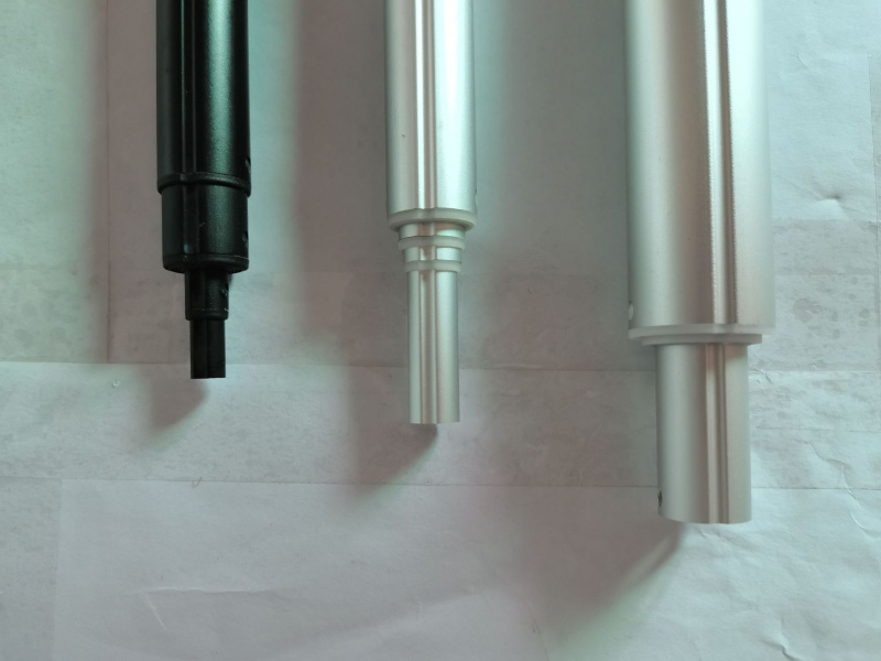 Višenamjenska teleskopska ručica za selfie i uživo prodaju — aluminijska legura, nosivost 6–10 kg, prilagodljive sekcije, univerzalna kompatibilnost, mogućnost tiska logotipa