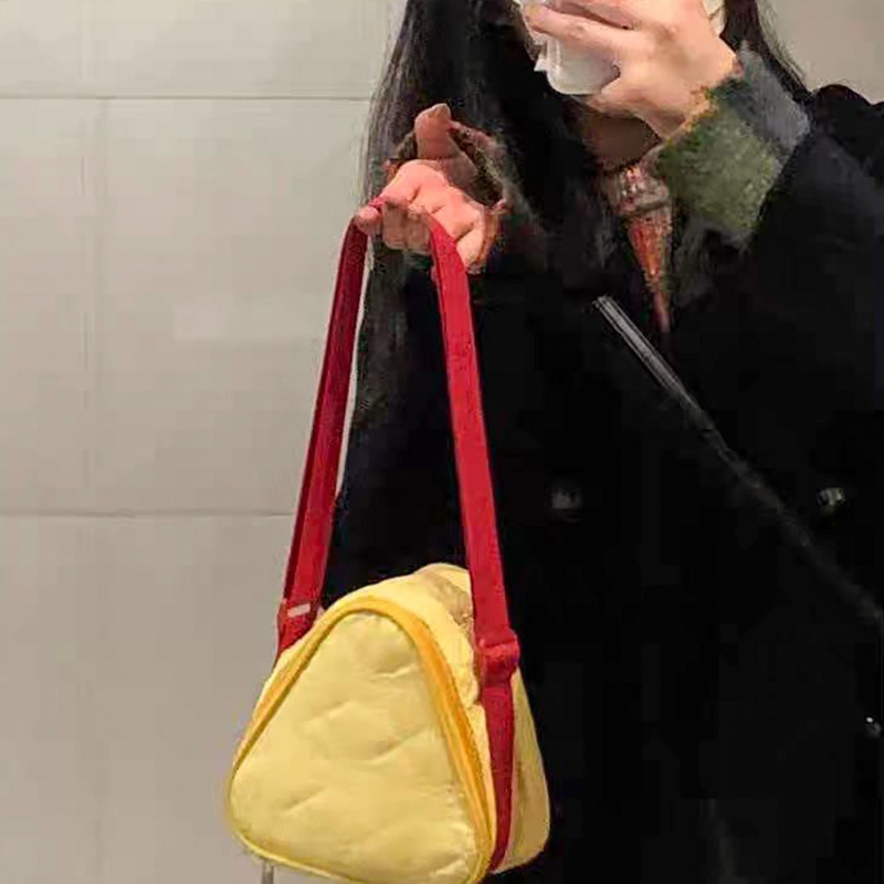 Torba za kameru s crtić printom, crossbody dizajn, zatvarač na šnuru, PU materijal, podstava od pamuka