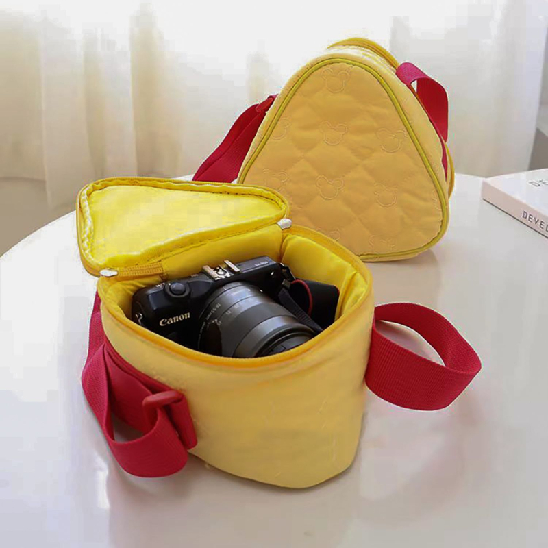 Torba za kameru s crtić printom, crossbody dizajn, zatvarač na šnuru, PU materijal, podstava od pamuka