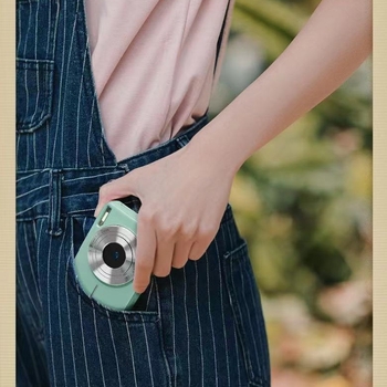 Kućna digitalna kamera s CMOS senzorom, 8x optičkim zumom, 1080p video, 2,4-inčni LCD zaslon, microSD pohrana